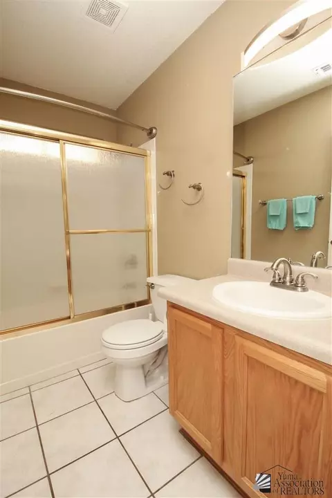 Bath - 11166 E 26 Ln, Yuma, AZ 85367 photo 4 of 5