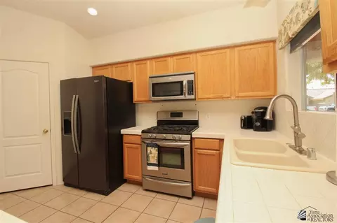 Kitchen - 11166 E 26 Ln, Yuma, AZ 85367 photo 6 of 6