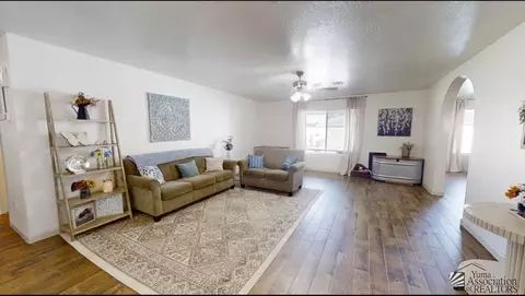 Living - 7112 E 24 Ln, Yuma, AZ 85365 photo 2 of 5
