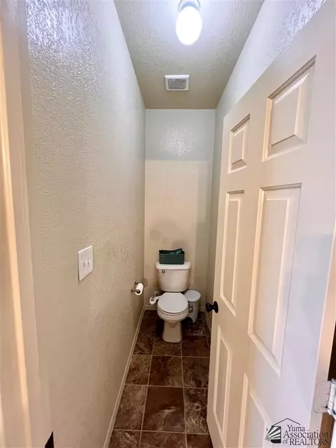 Bath - 7634 E 40th Rd, Yuma, AZ 85365 photo 1 of 8