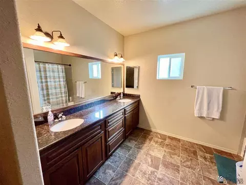 Bath - 7634 E 40th Rd, Yuma, AZ 85365 photo 4 of 8