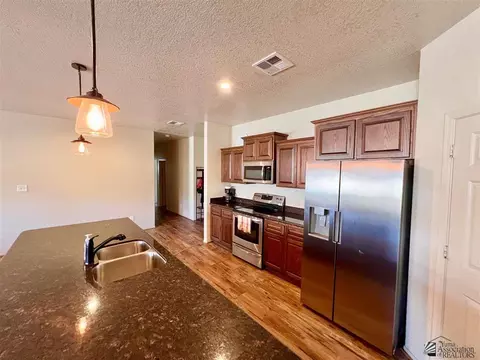 Kitchen - 7634 E 40th Rd, Yuma, AZ 85365 photo 3 of 7