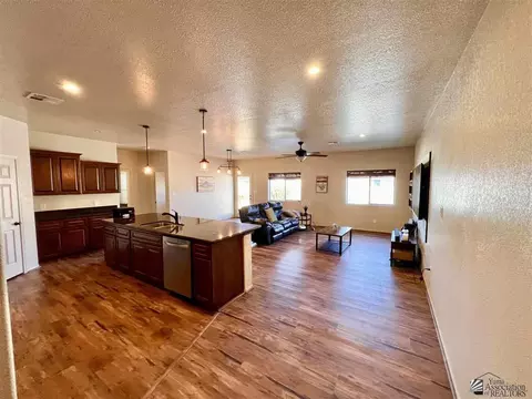 Kitchen - 7634 E 40th Rd, Yuma, AZ 85365 photo 2 of 7