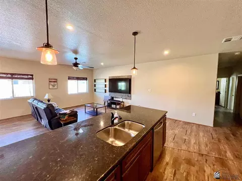 Kitchen - 7634 E 40th Rd, Yuma, AZ 85365 photo 4 of 7