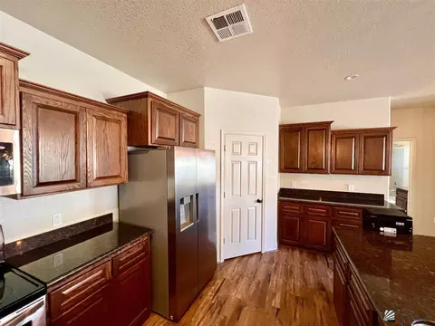 Kitchen - 7634 E 40th Rd, Yuma, AZ 85365 photo 5 of 7