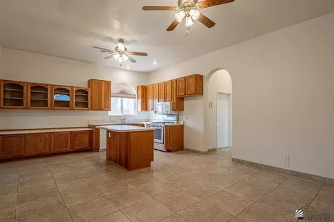 Kitchen - 13368 E 52 St, Yuma, AZ 85367 photo 3 of 5
