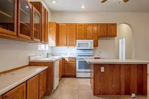Kitchen - 13368 E 52 St, Yuma, AZ 85367 photo 4 of 5