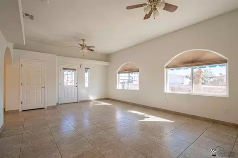 Living - 13368 E 52 St, Yuma, AZ 85367 photo 3 of 4