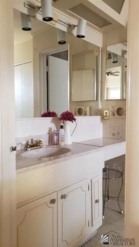 Bath - 611 E Robin Ln, Yuma, AZ 85365 photo 1 of 1