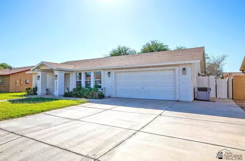 Exterior - 7221 E 24 Pl, Yuma, AZ 85365 photo 2 of 12