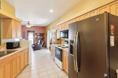 Kitchen - 12610 E 47 Dr, Yuma, AZ 85367 photo 3 of 5