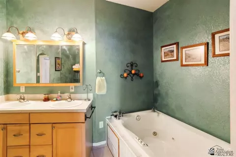 Bath - 12610 E 47 Dr, Yuma, AZ 85367 photo 3 of 4