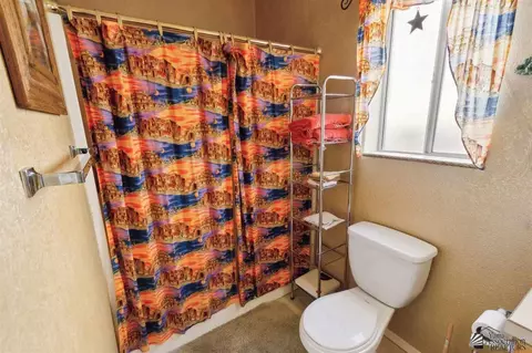 Bath - 12610 E 47 Dr, Yuma, AZ 85367 photo 1 of 4