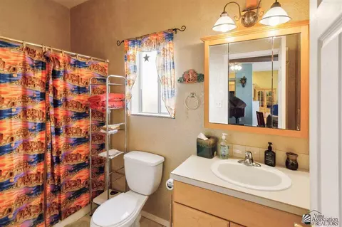 Bath - 12610 E 47 Dr, Yuma, AZ 85367 photo 2 of 4