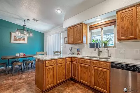 Kitchen - 13722 E 45 St, Yuma, AZ 85367 photo 2 of 3