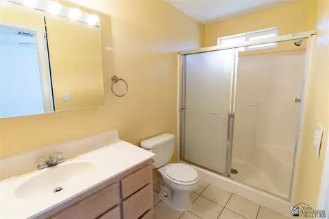 Bath - 13857 E 49 St, Yuma, AZ 85367 photo 1 of 3