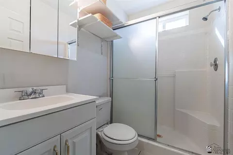 Bath - 13857 E 49 St, Yuma, AZ 85367 photo 2 of 3