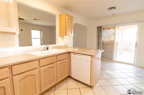 Kitchen - 13857 E 49 St, Yuma, AZ 85367 photo 4 of 4