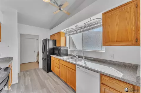 Kitchen - 6322 E 41 St, Yuma, AZ 85365 photo 3 of 5