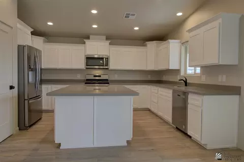 Kitchen - 11687 E 33 Way, Yuma, AZ 85367 photo 1 of 5