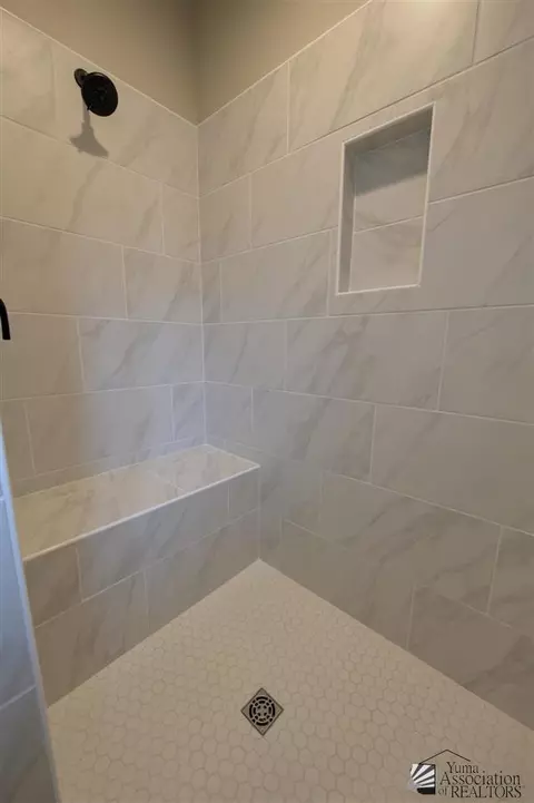 Bath - 11687 E 33 Way, Yuma, AZ 85367 photo 5 of 6