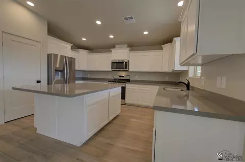 Kitchen - 11687 E 33 Way, Yuma, AZ 85367 photo 2 of 5