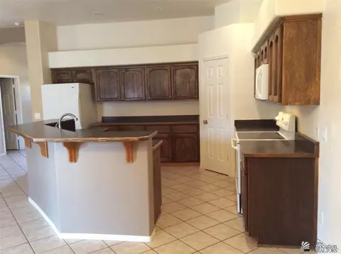 Kitchen - 10366 E 39 St, Yuma, AZ 85365 photo 2 of 3