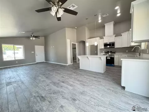 Living - 10535 E Shale Dr, Yuma, AZ 85365 photo 1 of 2