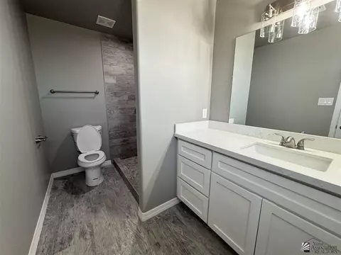 Bath - 10535 E Shale Dr, Yuma, AZ 85365 photo 2 of 5