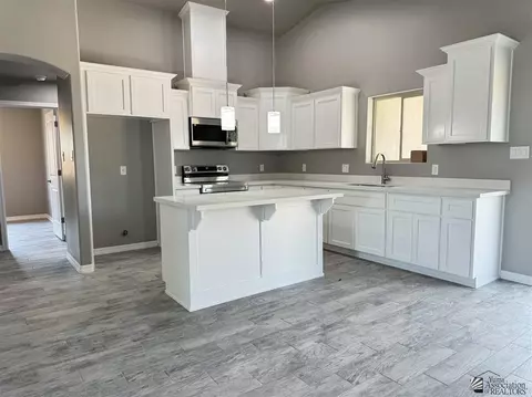 Kitchen - 10535 E Shale Dr, Yuma, AZ 85365 photo 2 of 4