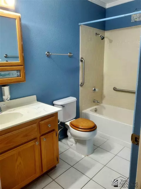 Bath - 7448 E 25 Pl, Yuma, AZ 85364 photo 4 of 4