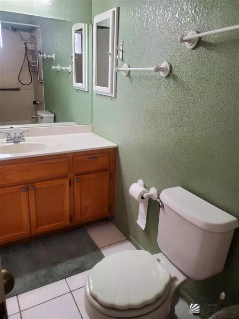 Bath - 7448 E 25 Pl, Yuma, AZ 85364 photo 1 of 4