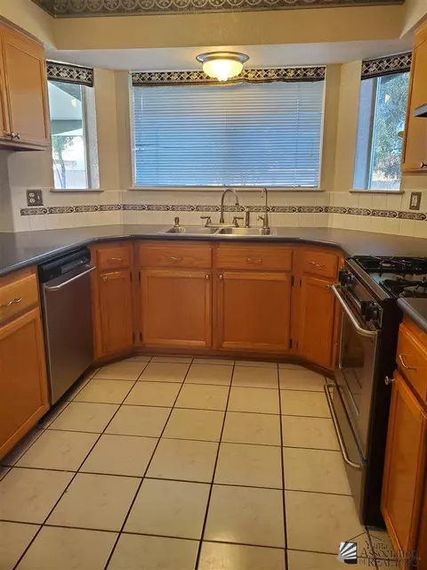 Kitchen - 7448 E 25 Pl, Yuma, AZ 85364 photo 2 of 3