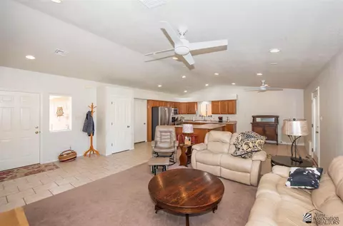Living - 11184 E 25 Pl, Yuma, AZ 85367 photo 3 of 4