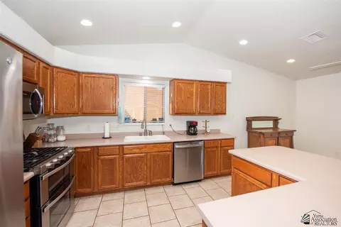 Kitchen - 11184 E 25 Pl, Yuma, AZ 85367 photo 5 of 5