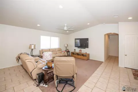 Living - 11184 E 25 Pl, Yuma, AZ 85367 photo 4 of 4