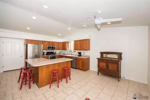 Kitchen - 11184 E 25 Pl, Yuma, AZ 85367 photo 3 of 5