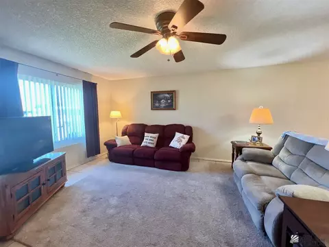 Living - 11257 E 35 Pl, Yuma, AZ 85367 photo 4 of 4