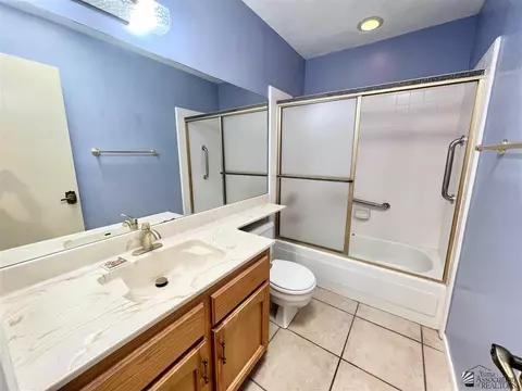 Bath - 11257 E 35 Pl, Yuma, AZ 85367 photo 2 of 2