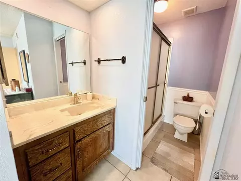 Bath - 11257 E 35 Pl, Yuma, AZ 85367 photo 1 of 2