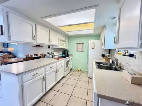Kitchen - 11257 E 35 Pl, Yuma, AZ 85367 photo 1 of 3