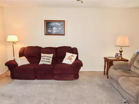 Living - 11257 E 35 Pl, Yuma, AZ 85367 photo 2 of 4