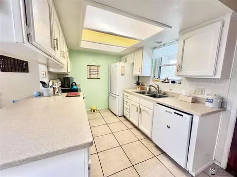 Kitchen - 11257 E 35 Pl, Yuma, AZ 85367 photo 3 of 3