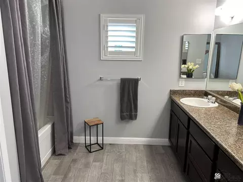 Bath - 7607 E 41 Rd, Yuma, AZ 85365 photo 3 of 4