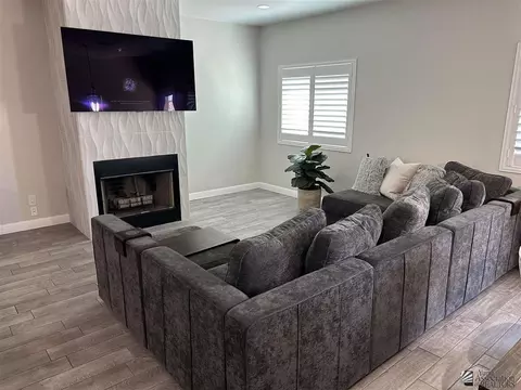 Living - 7607 E 41 Rd, Yuma, AZ 85365 photo 2 of 4