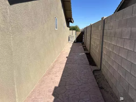 Exterior - 7607 E 41 Rd, Yuma, AZ 85365 photo 6 of 10