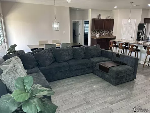 Living - 7607 E 41 Rd, Yuma, AZ 85365 photo 3 of 4