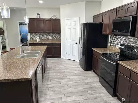 Kitchen - 7607 E 41 Rd, Yuma, AZ 85365 photo 4 of 4