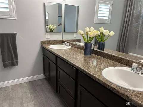 Bath - 7607 E 41 Rd, Yuma, AZ 85365 photo 2 of 4