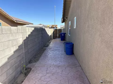 Exterior - 7607 E 41 Rd, Yuma, AZ 85365 photo 4 of 10